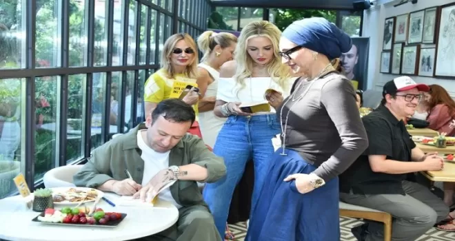 Özgür Aras 14’üncü kitabını görkemli davetle tanıttı