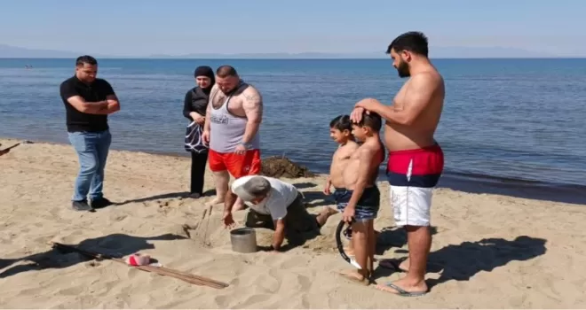 Pamucak Sahili’nde sürpriz misafir