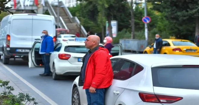 Pandemiyle mücadele eden sağlık çalışanları Ata’sını unutmadı
