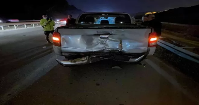 Park halindeki araca çarpan motokurye ağır yaralandı
