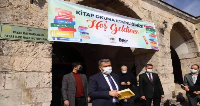 Payas Belediye Başkanı Altan, vatandaşlarla kitap okuma etkinliğinde buluştu
