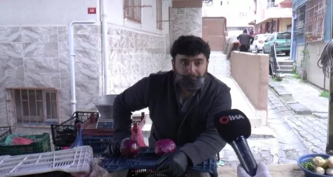 Pazarcının lahana maskeli korona virüs önlemi gülümsetti
