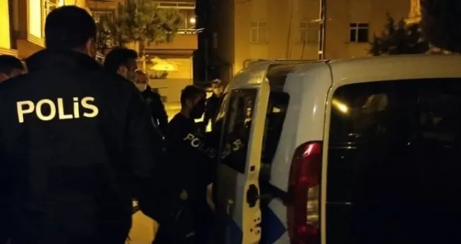 Pencereden polislere fırlattığı halı içerisinde uyuşturucu çıktı
