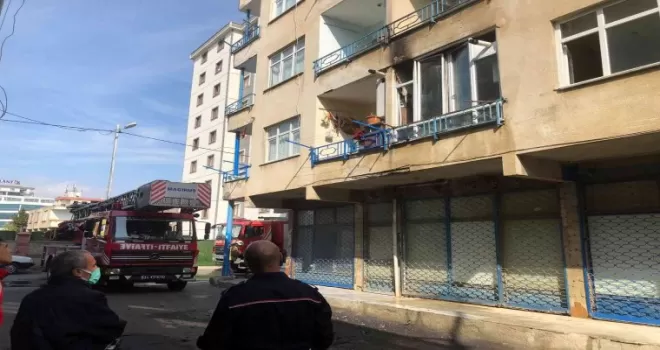 Pendik’te 5 katlı binada korkutan yangın
