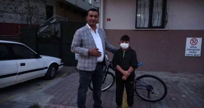 Pendik’te bisikleti çalınan çocuğa hayırsever vatandaştan bisiklet hediyesi
