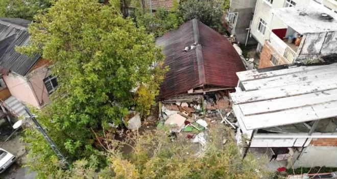 Pendik’te tek katlı binada patlama: 1 yaralı
