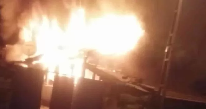 Pendik’te yanan gecekondu küle döndü
