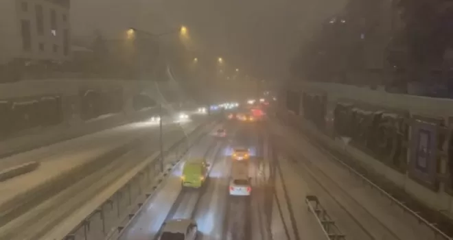Pendik’te yollar kara büründü, sürücüler zor anlar yaşadı
