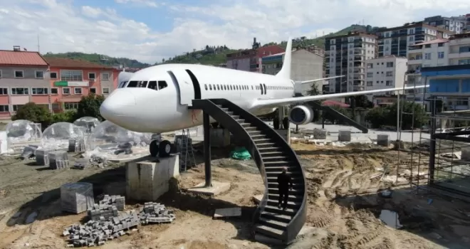 Pistten çıkan uçak pide salonu olmak için gün sayıyor
