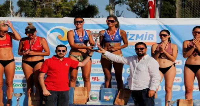 Plaj voleybolunun kalbi İzmir’de attı