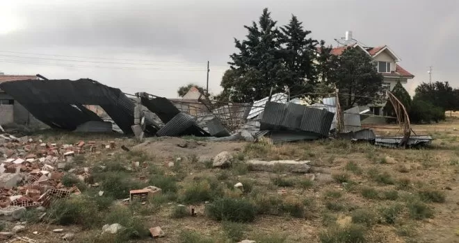Polatlı’da kum fırtınası sonrası hasar ortaya çıktı
