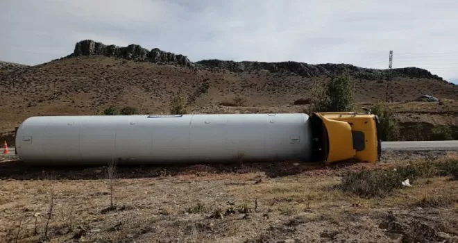 Polatlı’da yakıt tankeri devrildi: 1 yaralı

