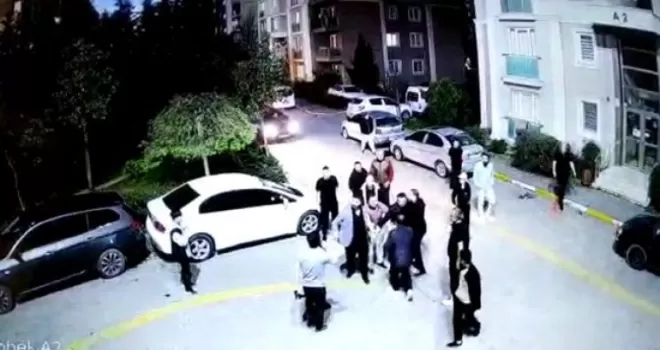 Polis memurunu önce darp ettiler sonra silahını aldılar

