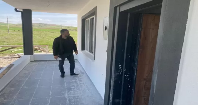 Pursaklar Belediyesi evi yanan ailenin yaralarını sarıyor
