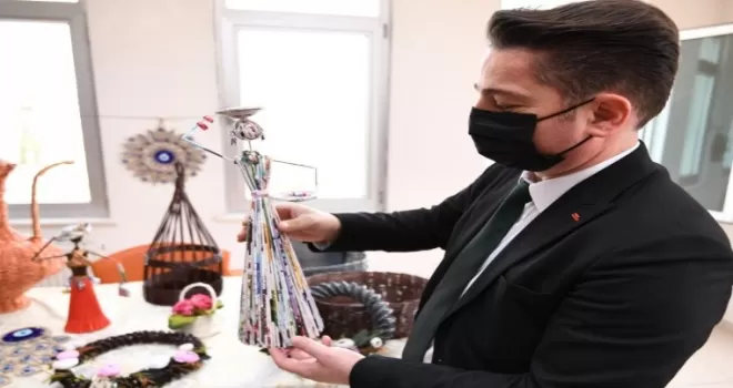 Pursaklar’da atık gazeteler sanata dönüşüyor
