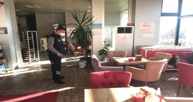 Pursaklar’da yeniden hizmete açılan iş yerlerinde yoğun dezenfekte çalışması
