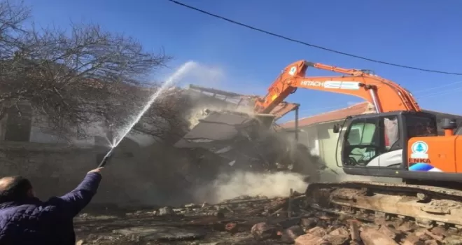 Pursaklar metruk yapılardan arındırılıyor
