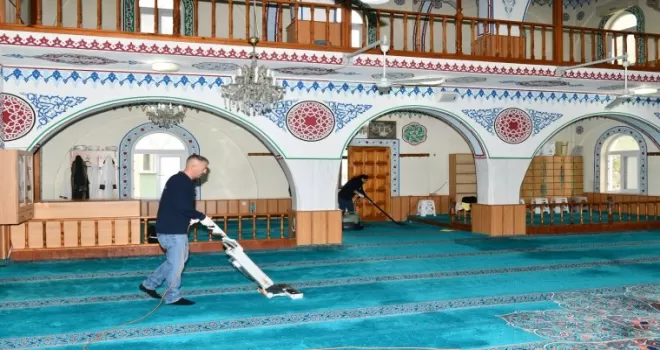 Ramazan Bayramı öncesi camilere temizlik