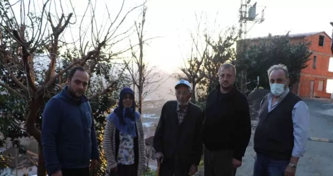 Rize’de asırlık mahallenin sakinleri evlerine yol bekliyor
