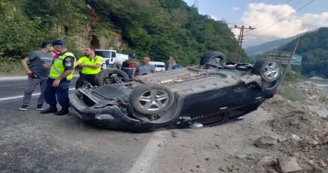 Rize’de iki otomobil çarpıştı: 1 yaralı