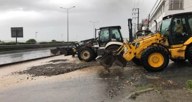 Rize’de şiddetli yağış hayatı olumsuz etkiliyor
