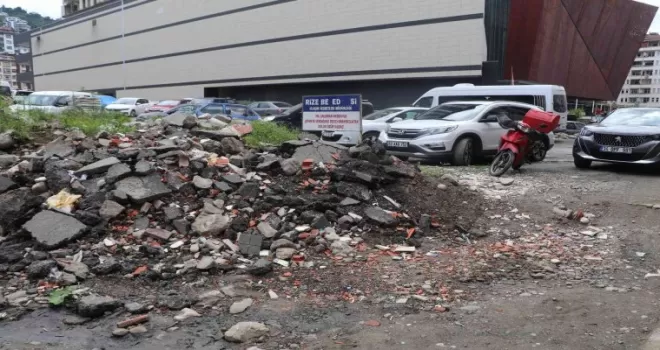 Rize’de ticaretin kalbine moloz darbesi