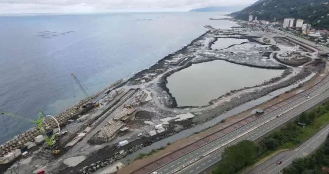 Rize Şehir Hastanesi projesinin dolgu çalışmaları sürüyor
