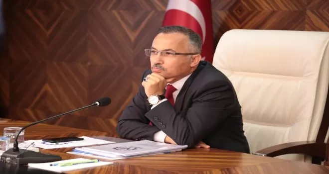 Rize Valisi Kemal Çeber il dışından gelecek olan çay müstahsillerini uyardı
