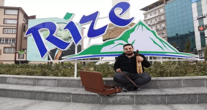 Rizeli kemençe ustasından Koronavirüs’e atma türkü

