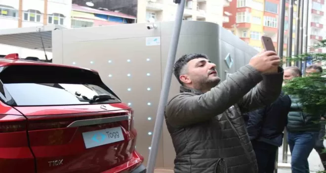 Rizeliler’den Türkiye’nin gururu Togg’a yoğun ilgi
