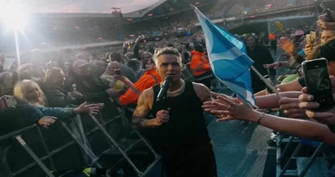 Robbie Williams’dan İstanbul’da unutulmaz geceye davet