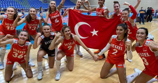 Rusya’ya 3-1 mağlup olan 17 Yaş Altı Kız Voleybol Milli Takımı, Avrupa ikincisi oldu.