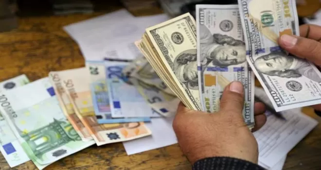 Dolarda düşüş hızlandı; 7,87'yi gördü