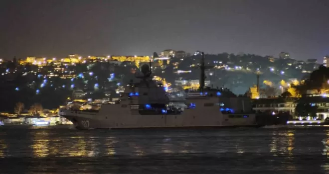 Rus savaş gemileri İstanbul Boğazı’ndan geçti