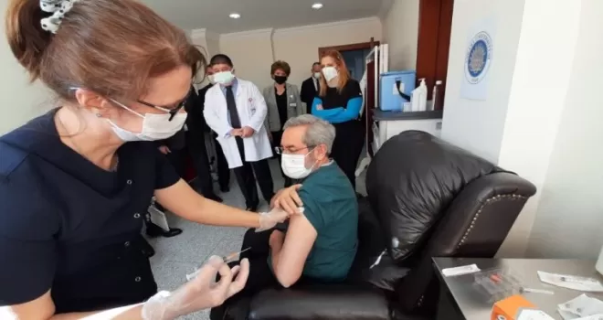 Sağlık çalışanlarına 2. doz aşı uygulaması başladı
