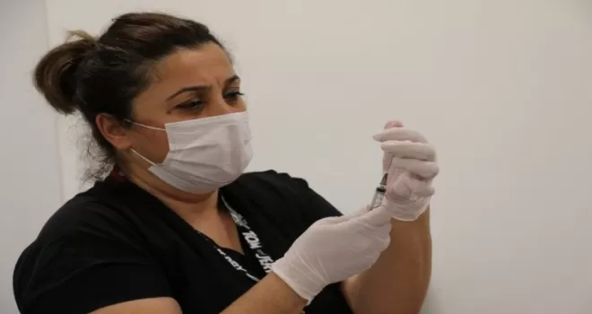 Sağlık çalışanlarında 2. doz aşılamalar başladı
