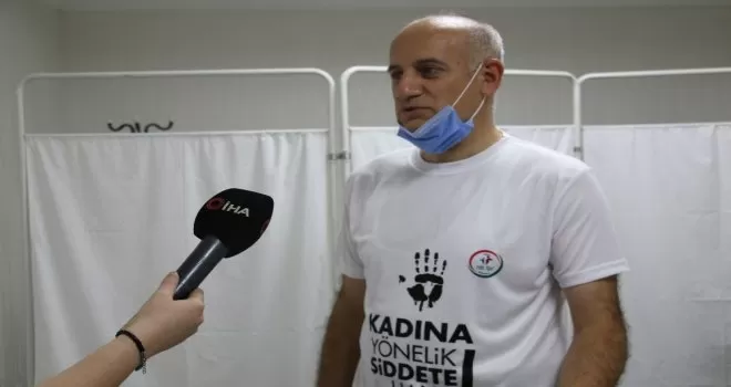 Sağlık çalışanlarından kadına şiddete tişörtlü tepki
