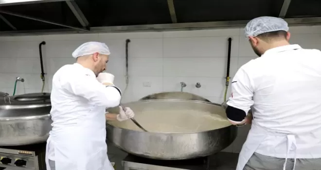 Sakarya’da 90 bin kişilik iftar yemeği kendi kazanlarında pişiriyor