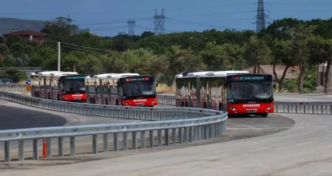 Sakarya’da metrobüsler seferlerine başladı