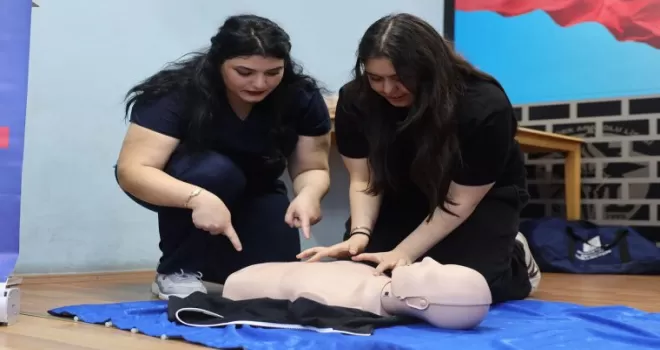Sakarya’da öğrencilere Büyükşehir’den uygulamalı ilkyardım