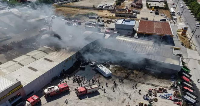 Sakarya’da traktör fabrikasında yangın!