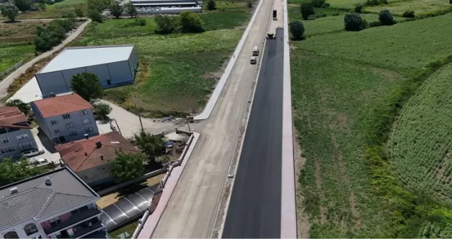 Sakarya’da Yazlık Kavşağı’nın yükünü alacak duble yolda asfalt başladı