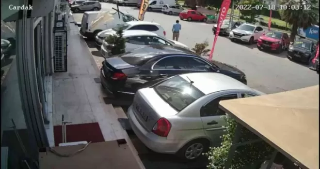 Sancaktepe’de çatıdan düşen şemsiyeden 3 saniye ile kurtuldu
