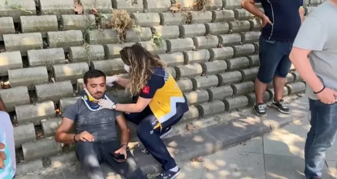 Sancaktepe’de iki otomobil kafa kafaya çarpıştı: 1 yaralı
