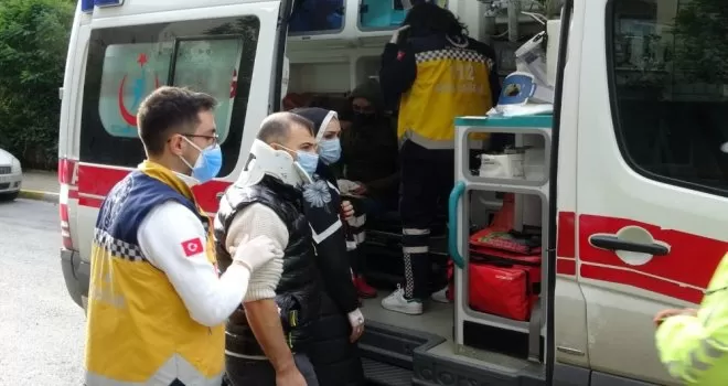 Sancaktepe’de ticari taksi kamyonete çarptı: 2 yaralı
