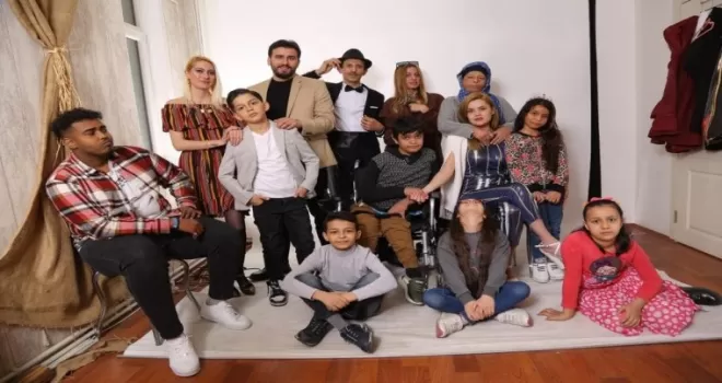 Savaş mağduru çocuklar hayat hikayelerini sahneye taşıyor
