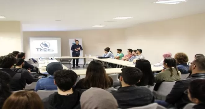 Savunma sanayinde kariyer yapmak isteyen öğrencilere var olan fırsatları anlattı
