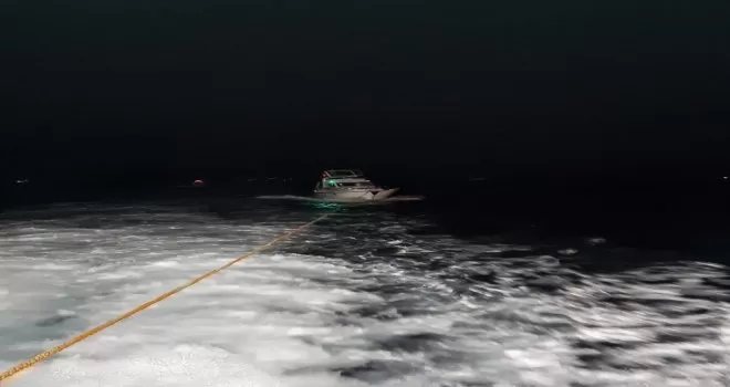 Sedef Adası açıklarında bir teknede sürüklenen 3 kişi kurtarıldı
