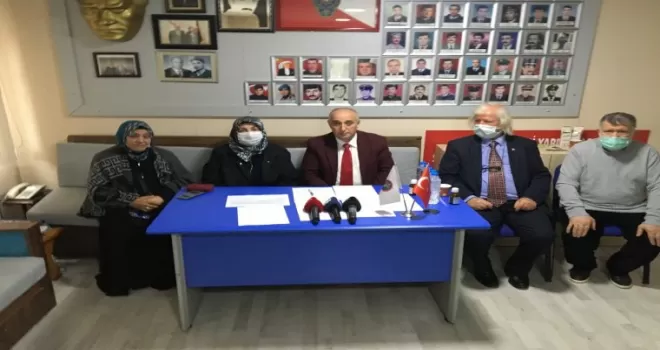 Şehit ailelerinden 104 emekli amirale tepki
