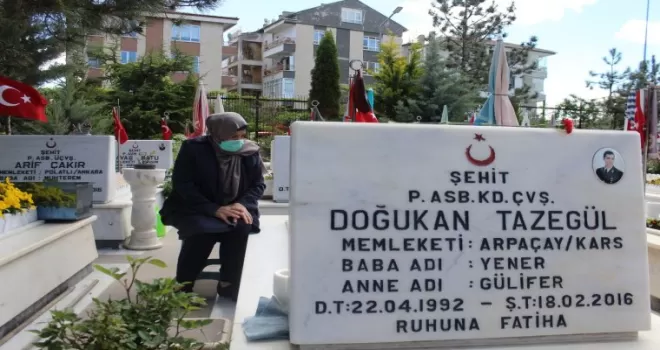 Şehit anneleri Anneler Günü’nü evlatlarının mezarı başında geçirdi

